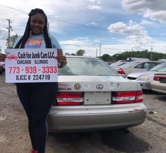 Cash out your junk cars in Chicago background
